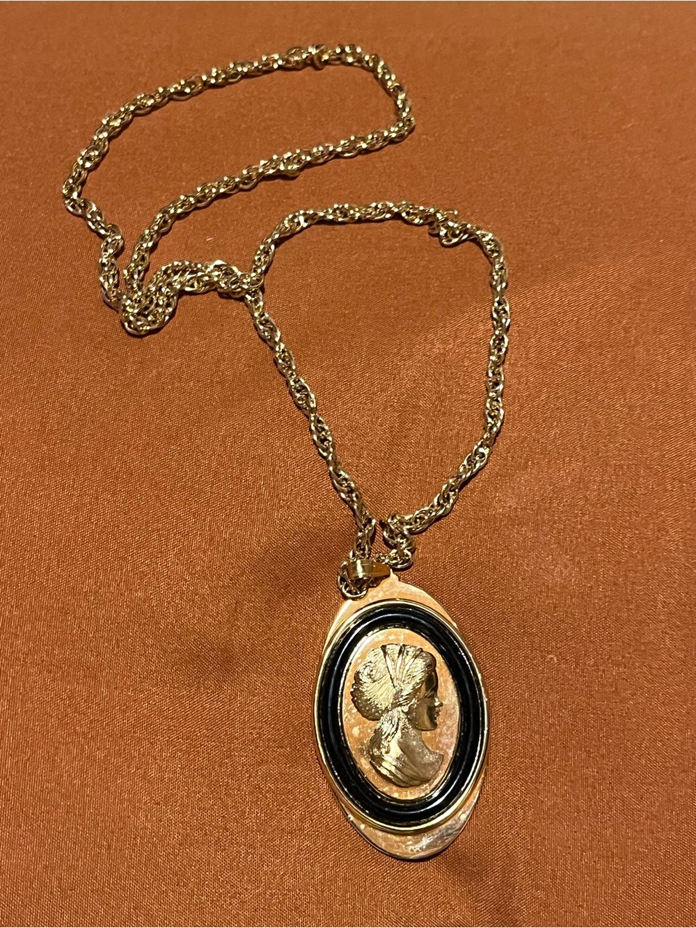 Vintage 70’s Avon Gold-Tone Cameo Pendant Necklace with Black Accent